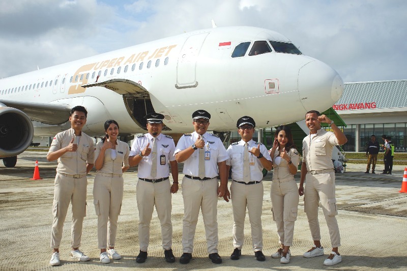 Penerbangan perdana Super Air Jet di Bandara Singkawang Kalimantan Barat pada Kamis (16/1).