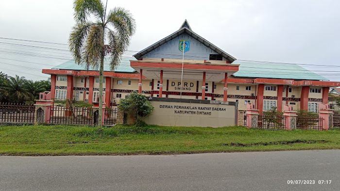 Kantor DPRD Sintang.