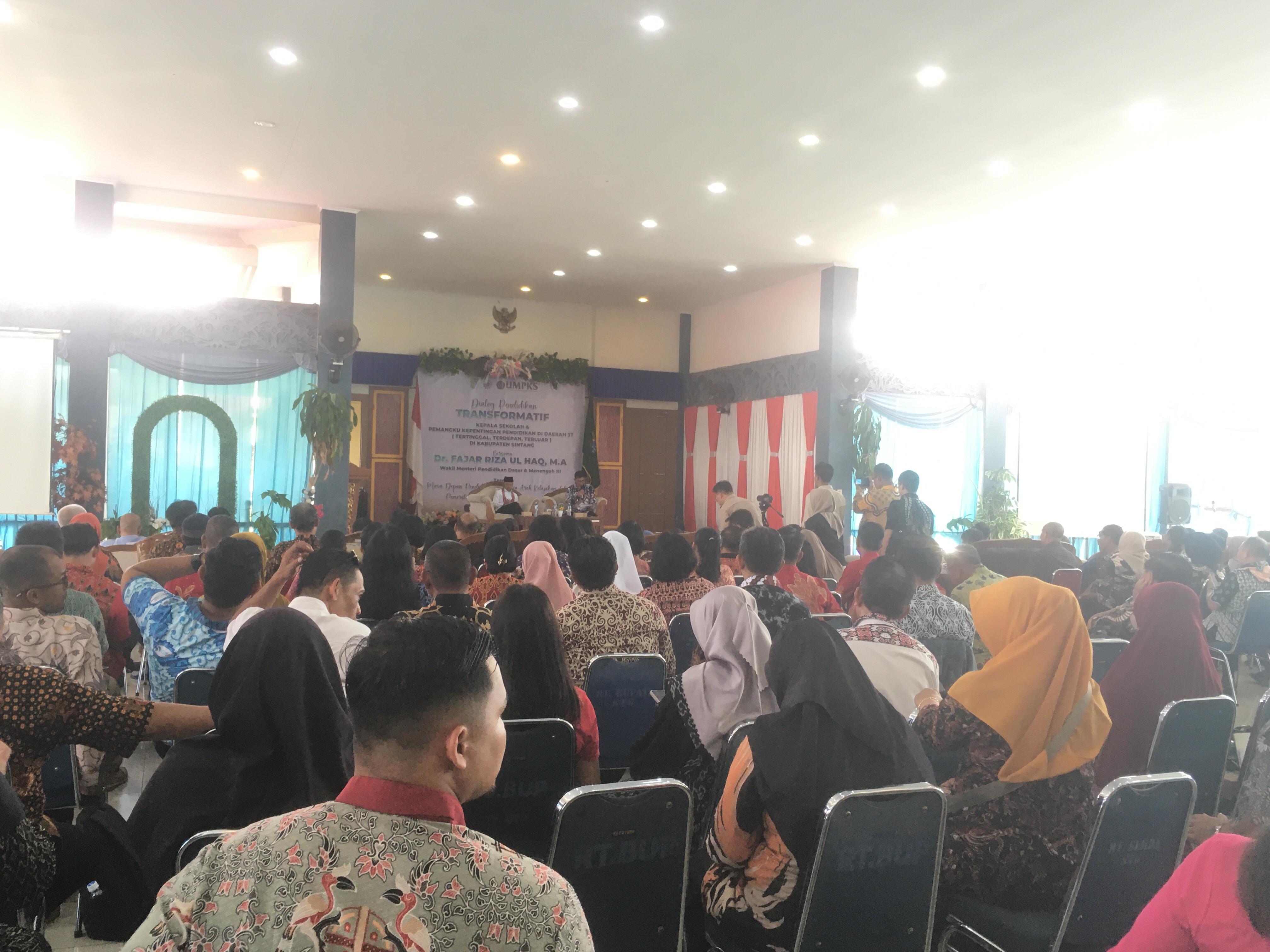 Suasana Dialog Pendidikan Transformatif Kepala Sekolah dan Pemangku Kepentingan Pendidikan di Daerah Tertinggal, Terdepan, dan Terluar (3T), Jum