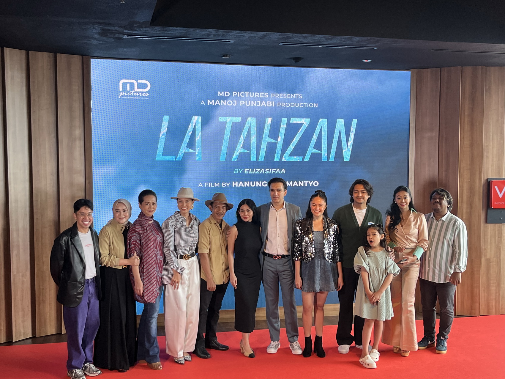 Konfrensi pers Film La Tahzan di kantor MD Pictures, Jakarta Selatan, kemarin (17/1). Film yang diadaptasi dari konten TikTok Eliza Sifaa, karya sutradara Hanung Bramantyo ini memasuki tahap produksi.