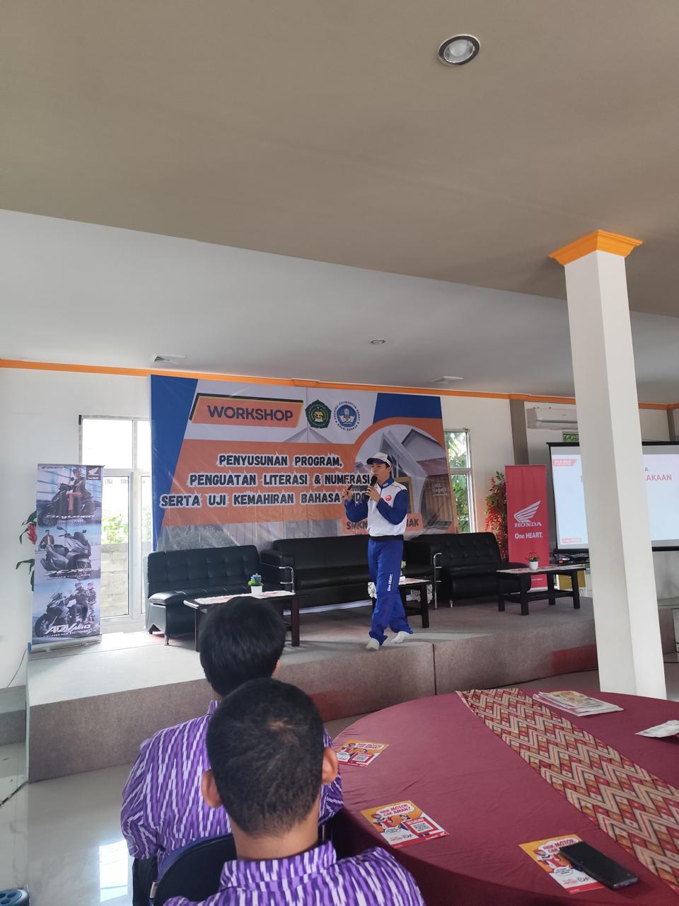 Edukasi safety riding oleh Astra Motor Kalbar.
