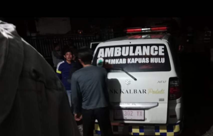 Jenazah korban saat dibawa ke RSUD Adp Putussibau, Selasa (21/1) malam.