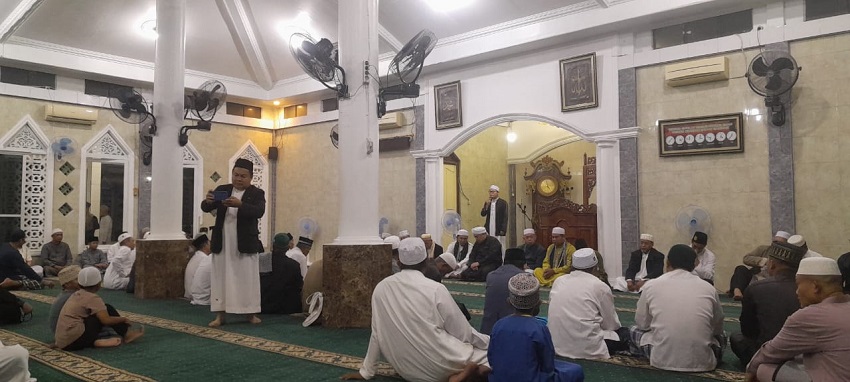 KEGIATAN : Suasana kegiatan sajadah fajar yang dilaksanakan di Masjid Nurul Iman Desa Lumbang.