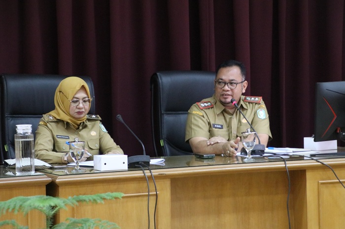 PERSIAPAN: Mohammad Bari memimpin rapat persiapan peringatan hari jadi ke-68 Pemprov Kalbar tahun 2025.