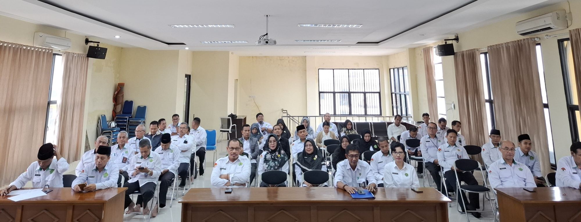 KEGIATAN : ASN Kemenag Mempawah mendapatkan kegiatan pembinaan dan pembekalan.
