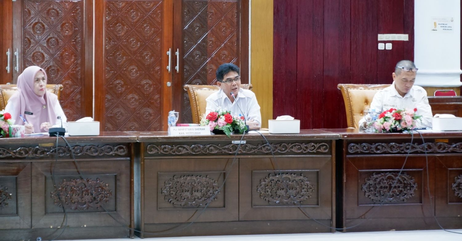 PERSIAPAN : Suasana rapat persiapan pelantikan Bupati dan Wakil Bupati Mempawah.