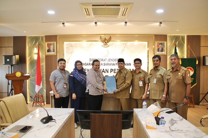 KUNJUNGI KEMENTAN: Penjabat Bupati Mempawah, Ismail, beserta jajaran berkunjung ke Kementerian Pertanian RI, kemarin.