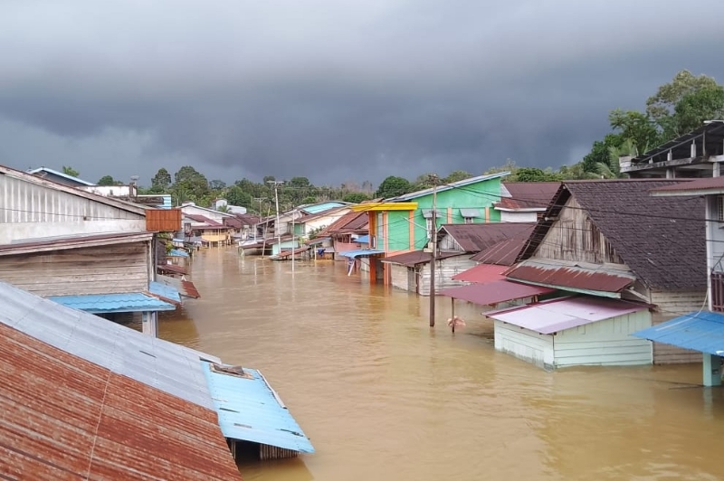 Kondisi banjir yang merendam Desa Darit, Kecamatan Menyuke, Kabupaten Landak sejak Rabu (22/1) lalu.