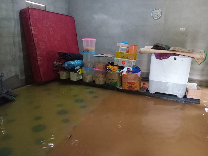 BANJIR: Kondisi banjir di salah satu rumah warga di Kecamatan Tangaran, Rabu (22/1).