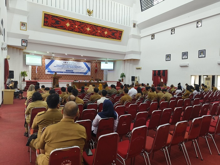 BUKA: Pj Sekda Kabupaten Landak Heri Adiwijaya saat membuka acara Rekonsiliasi Data dan Asistensi Penyusunan Laporan Keuangan SKPD bagi Kepala OPD, Selasa (21/1).