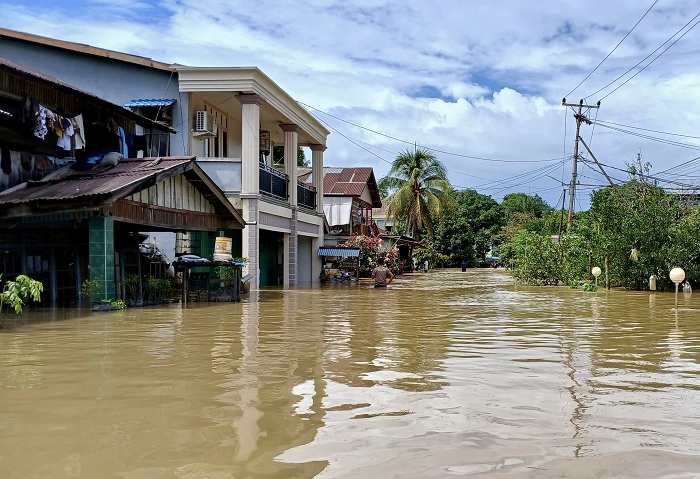 BELUM SURUT: Kondisi banjir yang terjadi di Desa Darit, Kecamatan Menyuke, Kabupaten Landak.