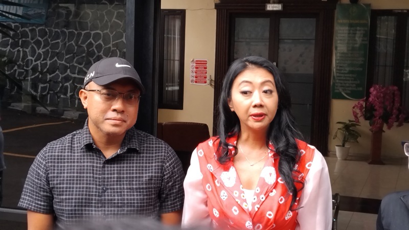 Rumah tangga Asri Welas dan Galiech Ridha Rahardja yang dibina sejak 2007 berakhir di meja hijau.