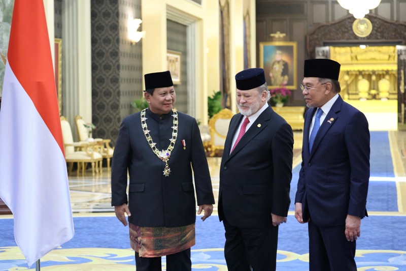 Presiden Republik Indonesia Prabowo Subianto dalam kunjungannya di Istana Negara Malaysia, Senin (27/1).