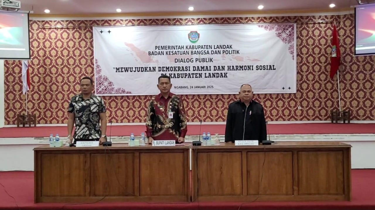 DIALOG PUBLIK: Pj Bupati Landak Gutmen Nainggolan dalam dialog publik bertema &ldquo;Mewujudkan Demokrasi Damai dan Harmoni Sosial di Kabupaten Landak&rdquo;.