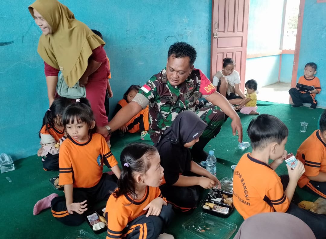 GRATIS: Makan Bergizi Gratis yang dilaksanakan Koramil Silat Hilir untuk mendukung Asta Cita Presiden.