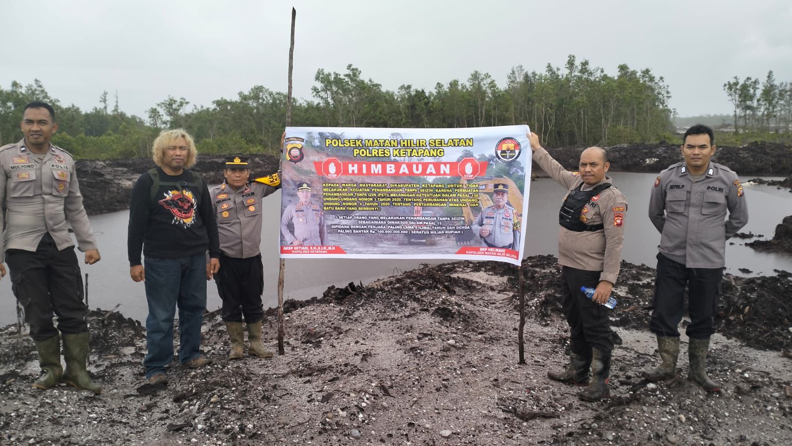 IMBAUAN: Polisi mendatangi lokasi PETI dan memasang spanduk larangan di Jalan Pelang-Tumbang Titi, Desa Sungai Pelang, Kecamatan Matan Hilir Selatan.