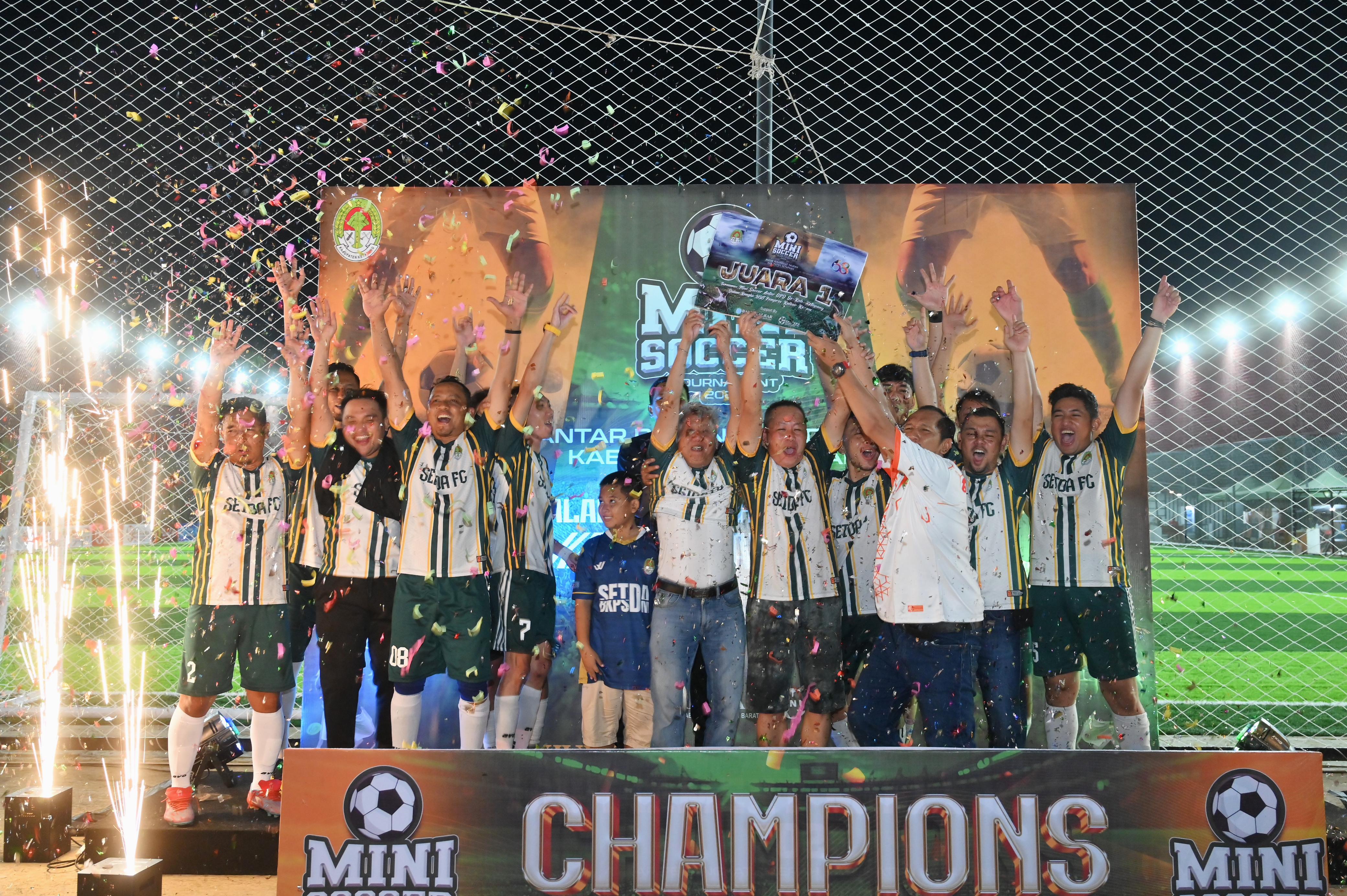 JUARA: Tim Setda Ketapang berhasil menjuarai Turnamen Mini Soccer 2025.