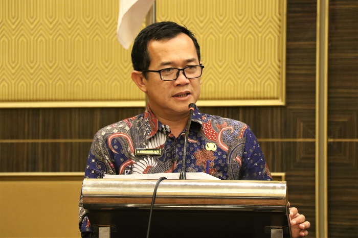 dr. Achmad Hardin.