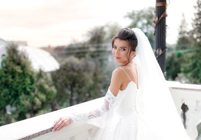 Ilustrasi gaun pengantin.