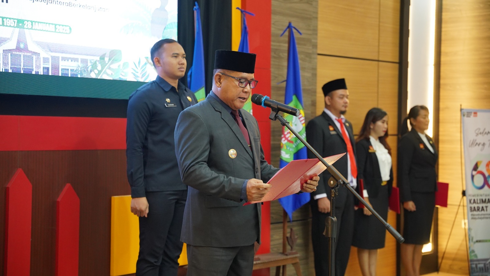 Peringatan Ke-68 Hari Jadi Provinsi Kalimantan Barat dilaksanakan secara sederhana oleh Pemerintah Kabupaten (Pemkab) Sanggau, Jumat (31/1).