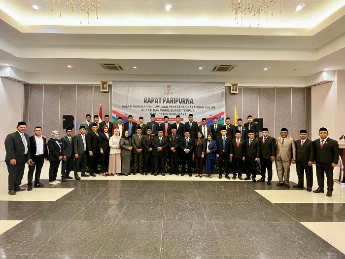 DPRD : Para Anggota DPRD Kubu Raya berfoto bersama usai Rapat Paripurna penetapan Bupati dan Wabup Kubu Raya terpilih periode 2025-2030.