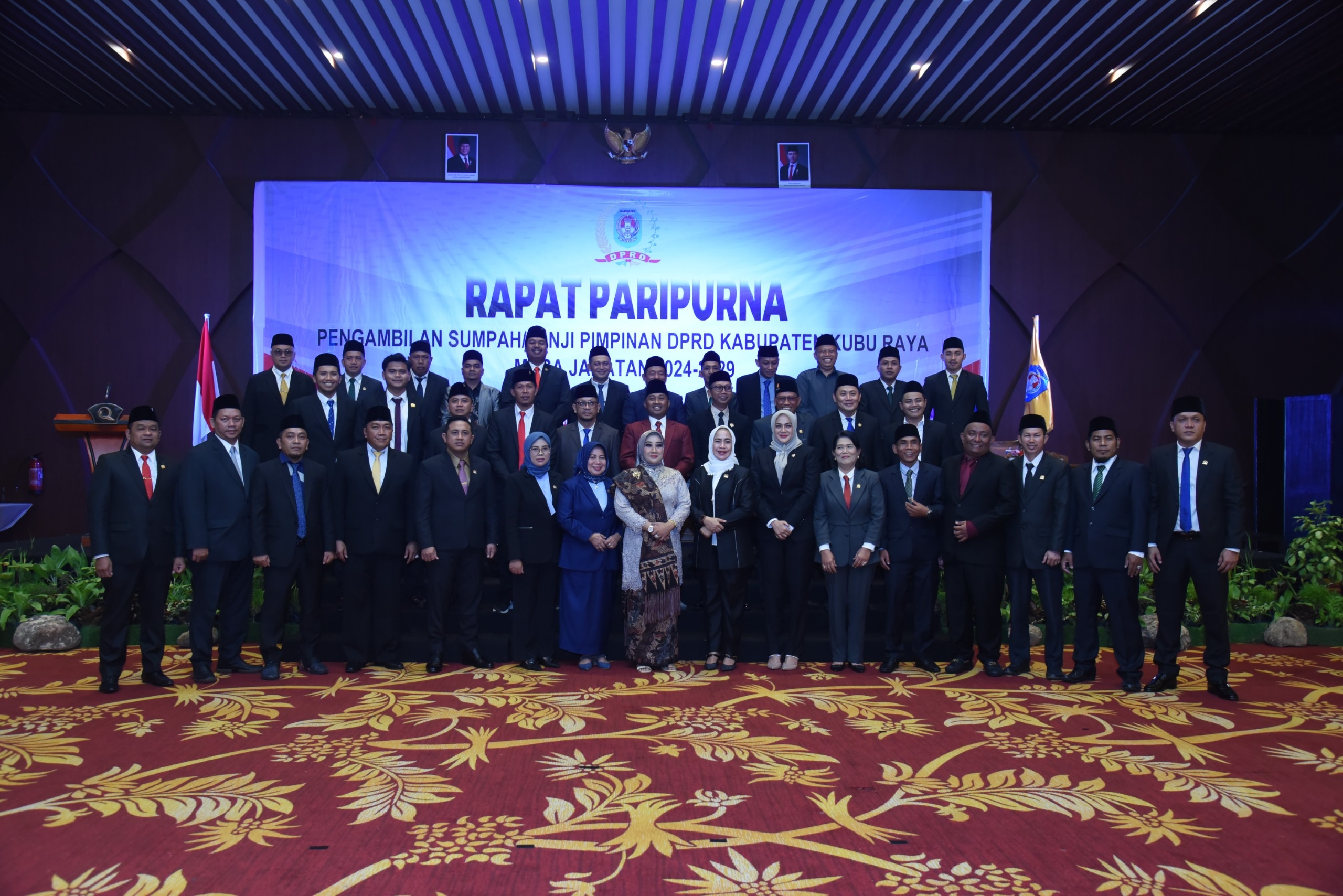 DPRD: Para anggota DPRD Kubu Raya berfoto bersama usai pengambilan sumpah janji pimpinan DPRD Kubu Raya.