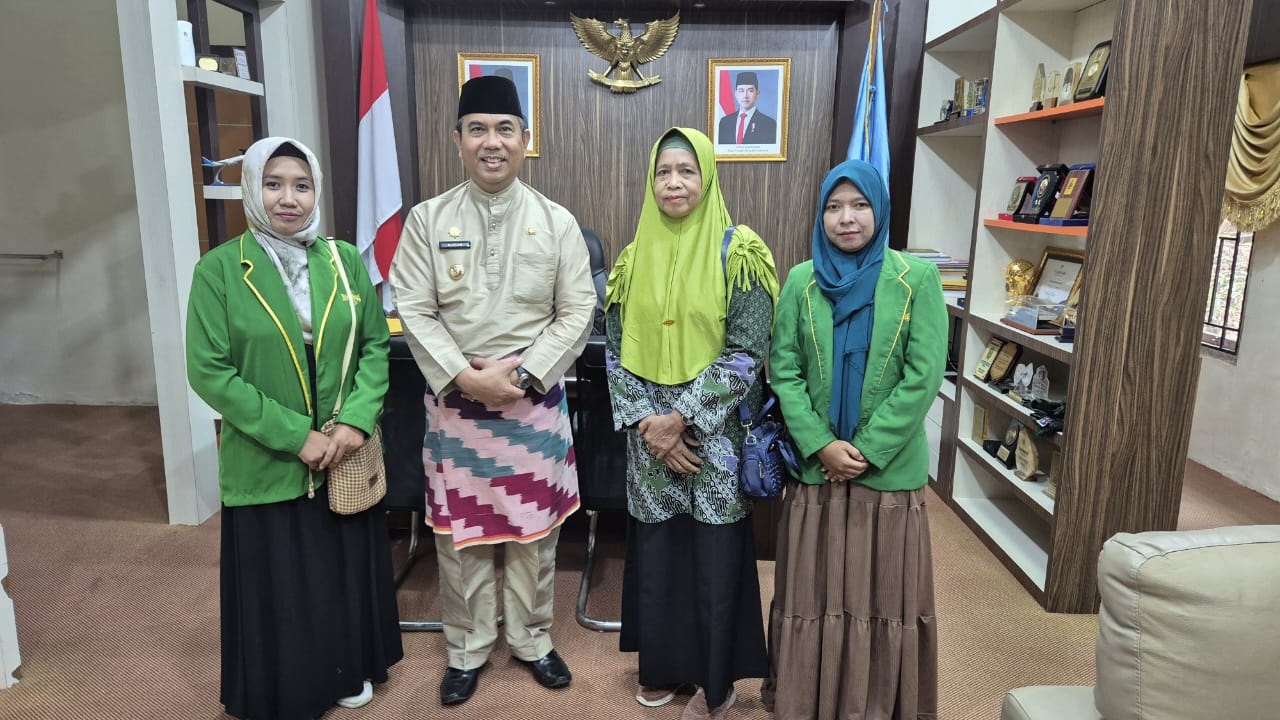 KUNJUNGAN : Kunjungan Pimpinan Cabang Muslimat NU) Kabupaten Kayong Utara ke Pj Bupati KKU.