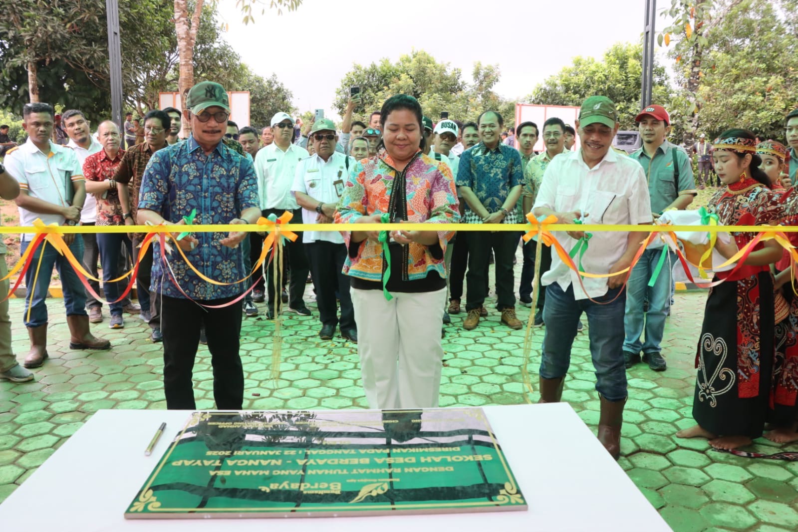 PT. Bumitama Gunajaya Agro (BGA) saat meluncurkan Sekolah Desa Berdaya di Nanga Tayap, Kabupaten Ketapang.