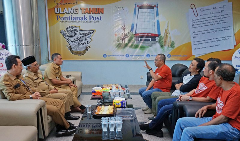 Pj Wali Kota Pontianak Edi Suryanto, Sekretaris Daerah Pontianak Amirullah beserta sejumlah kepala dinas berkunjung ke Pontianak Post disambut Direktur Utama Pontianak Post Salman Busrah.