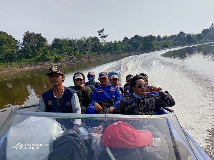 BERSAMA: Patroli perairan dan perikanan yang dilakukan Pokmaswas bersama Pol Air dan PSDKP belum lama ini.