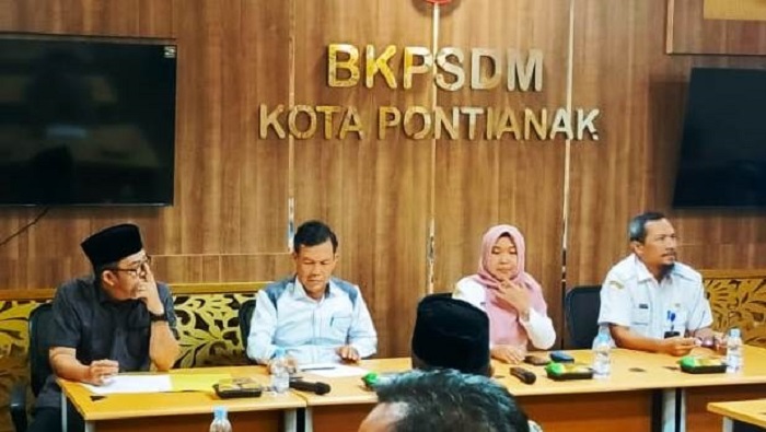 KUNJUNGAN: DPRD Kabupaten Sambas menggelar kunjungan ke BKPSDM Kota Pontianak, Rabu (5/2).