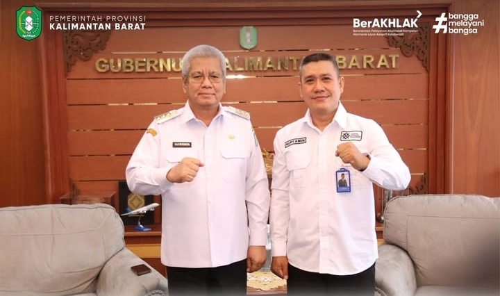 BERSAMA: Harisson berfoto Kepala Perwakilan Badan Kependudukan dan Keluarga Berencana Nasional (BKKBN) Provinsi Kalimantan Barat yang baru Nuryamin.