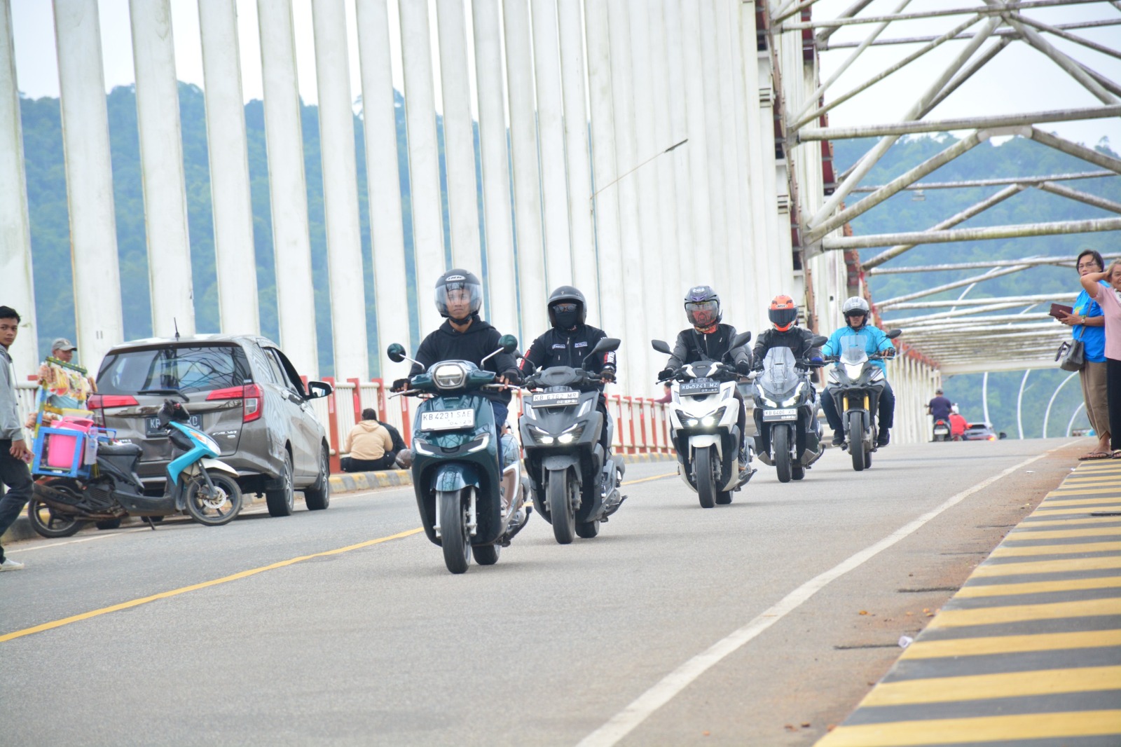Astra Motor Kalimantan Barat menggelar acara Honda Adventure.