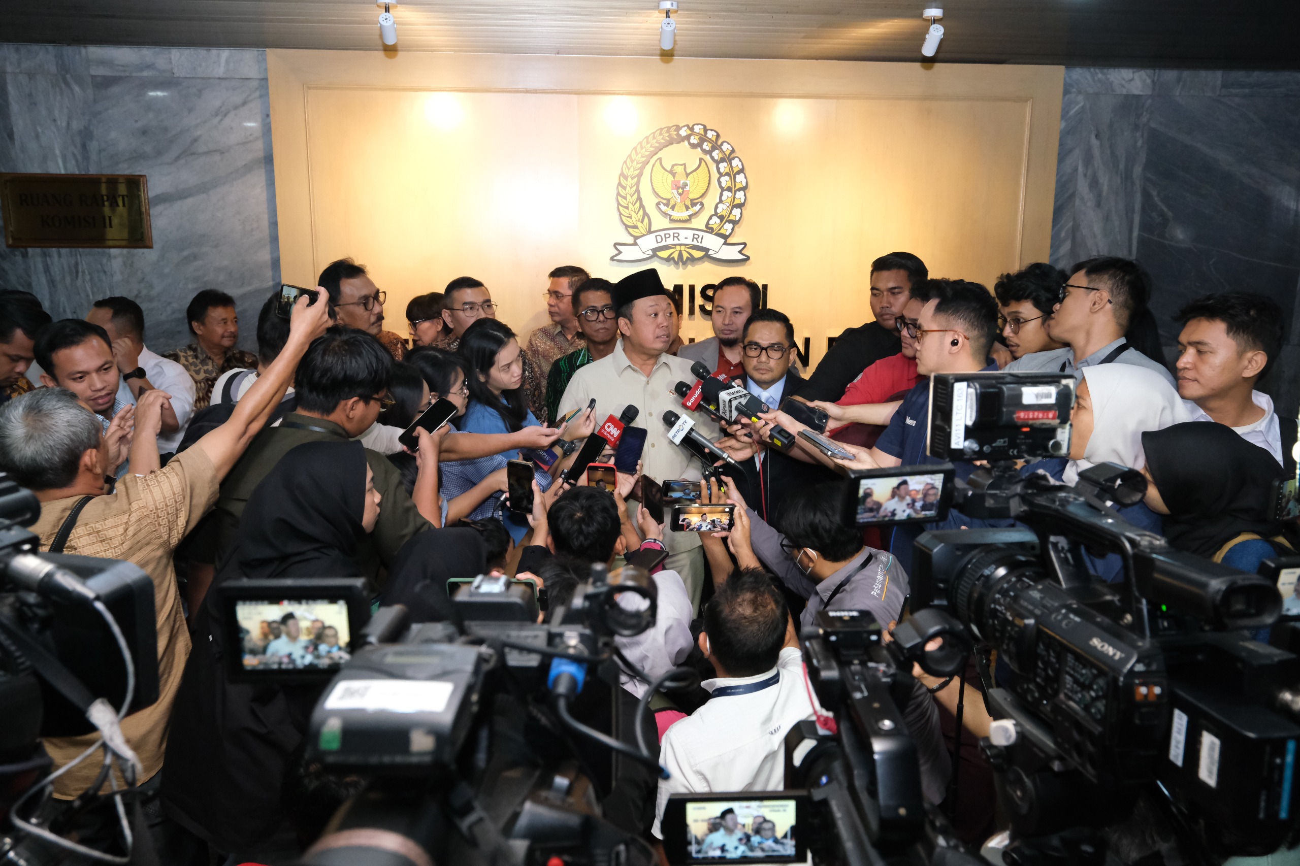 Nusron Wahid menyampaikan progres dari salah satu program kerjanya di hadapan komisi II DPR RI.