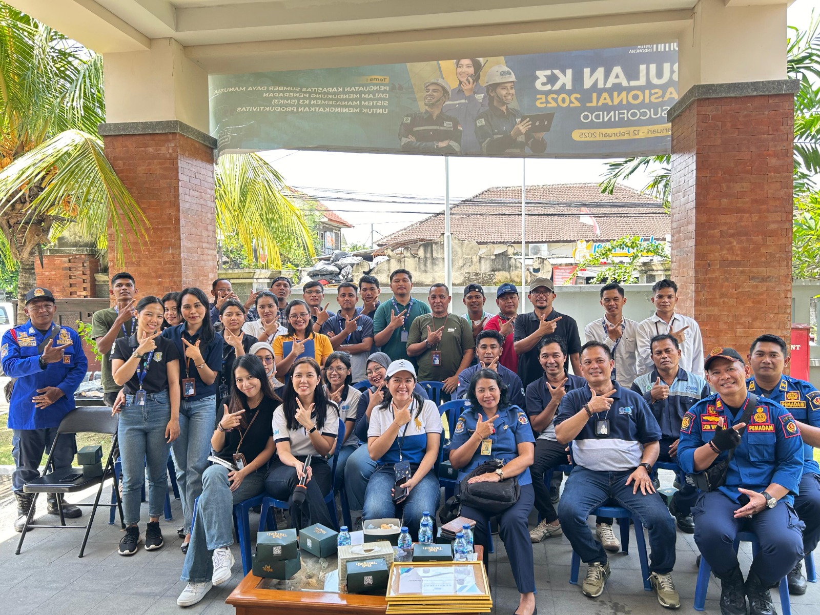 PT SUCOFINDO saat menggelar pelatihan kebakaran bersama Dinas Pemadam dan Penyelamatan Kota Denpasar, Senin (3/2).