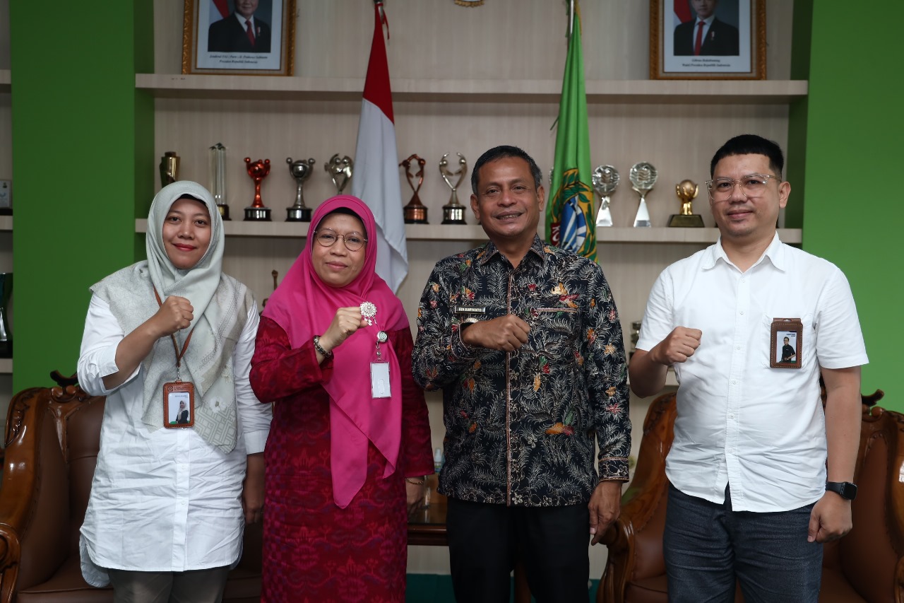 Pj Wali Kota Pontianak Edi Suryanto saat menerima audiensi dari jajaran BPJS Kesehatan di Kantor Wali Kota Pontianak.