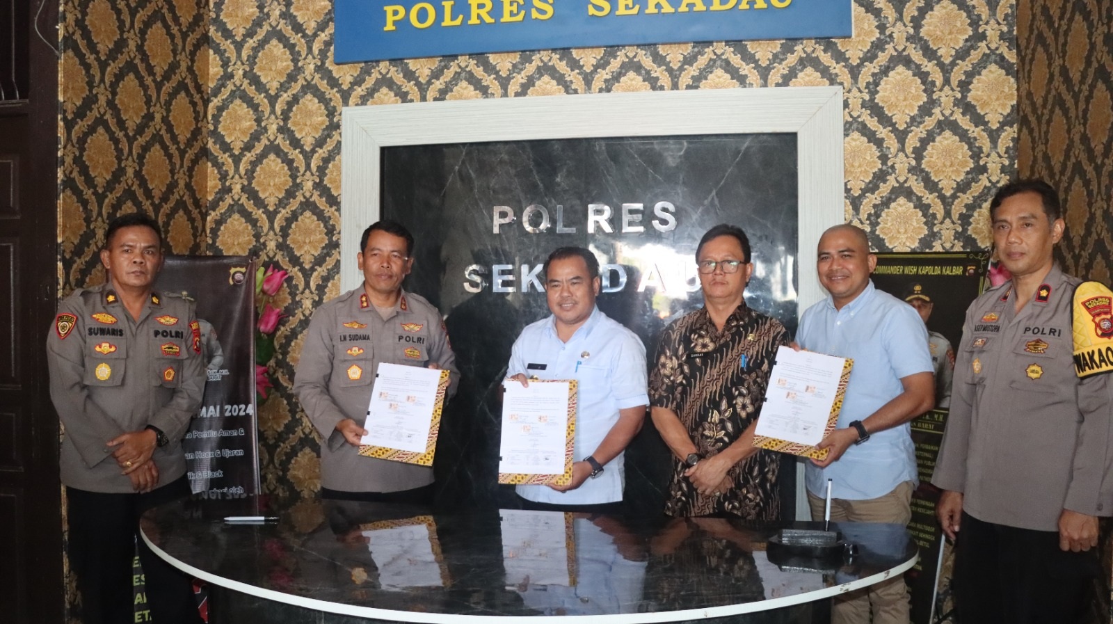 Penandatanganan kerjasama peningkatan ketahanan pangan dan pengawasan distribusi pemasaran komoditas jagung dilaksanakan Jumat (7/2) pagi di Aula Polres Sekadau.