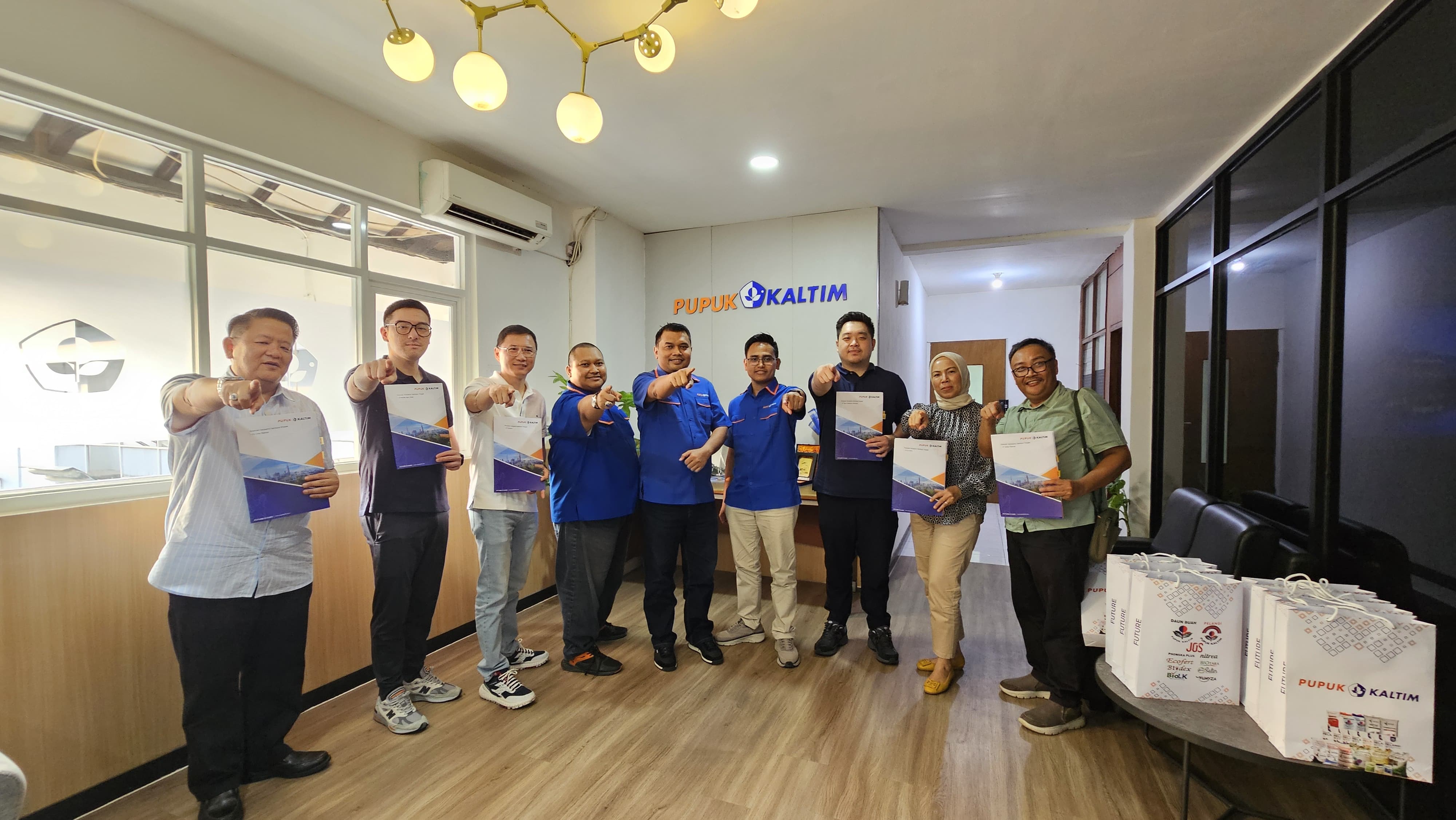 Pupuk Kaltim saat tandatangani Surat Perjanjian Jual Beli (SPJB) dengan tujuh distributor wilayah Sumatera.