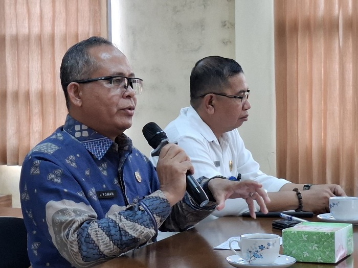 RAPAT BWI: Kakan Kemenag Mempawah, Ikhwan Pohan saat menghadiri Rapat Pleno BWI, akhir pekan lalu.