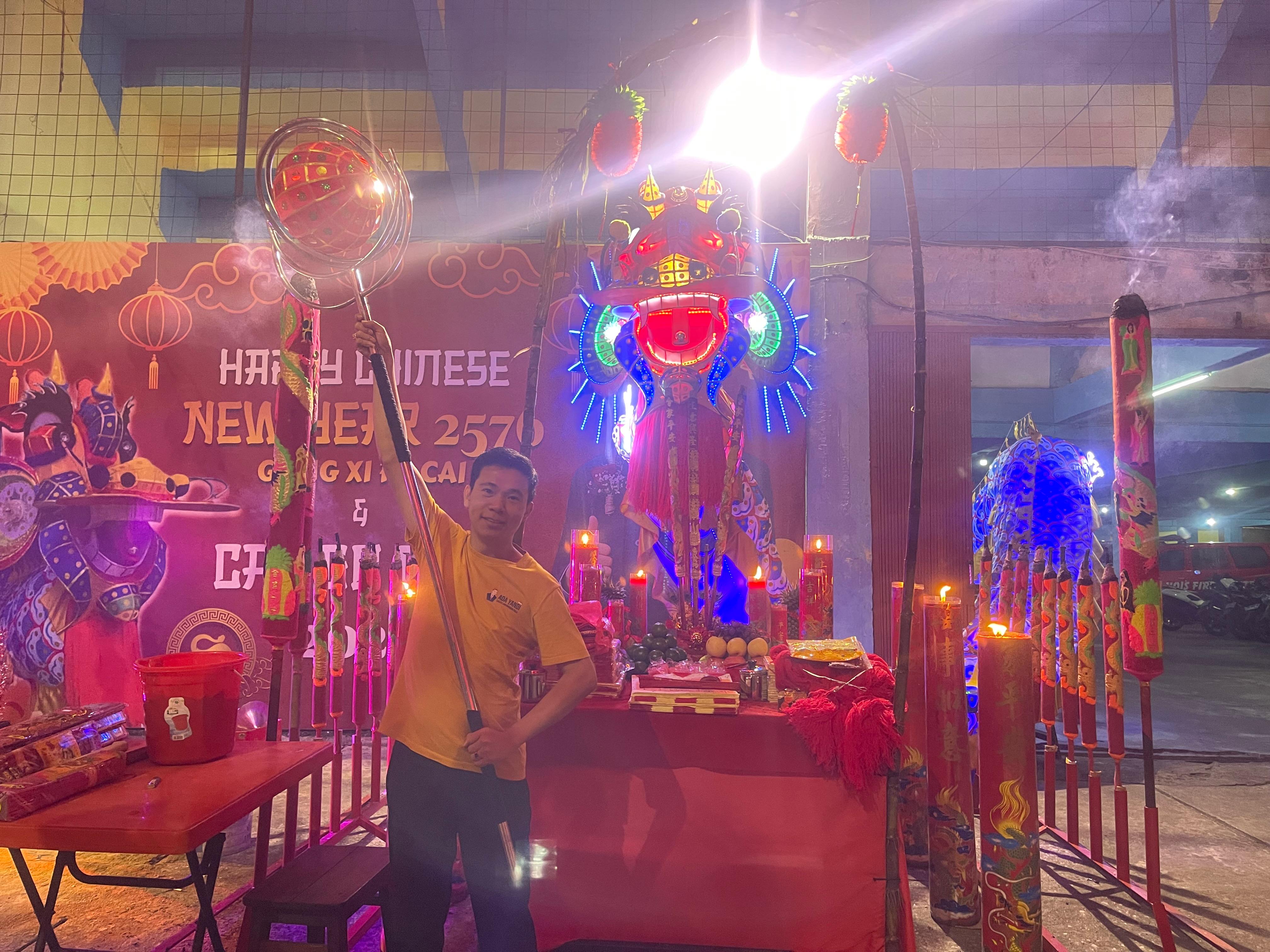 BUKA MATA: Replika naga dari Vois Dragon Sport siap beraksi usai jalani ritual naga buka mata.