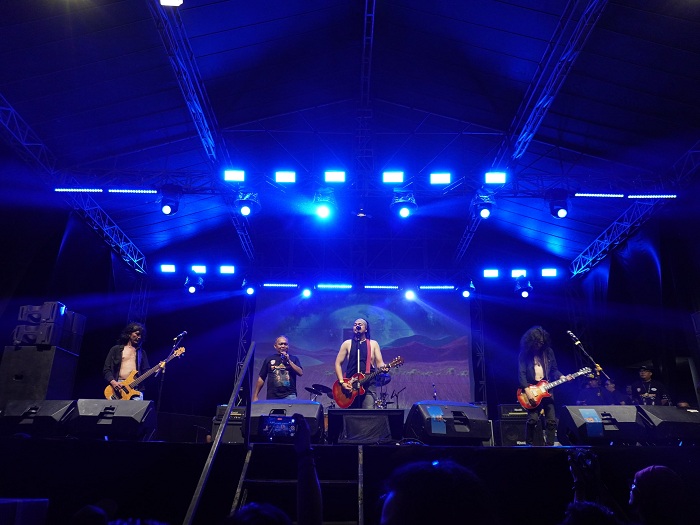 KONSER: Suasana Konser perpisahan Bupati dan Wakil Bupati Sintang dihadiri band legendaris Boomerang dan Arwana.