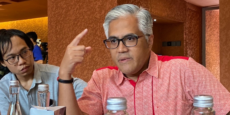 Rolliansyah Soemirat.