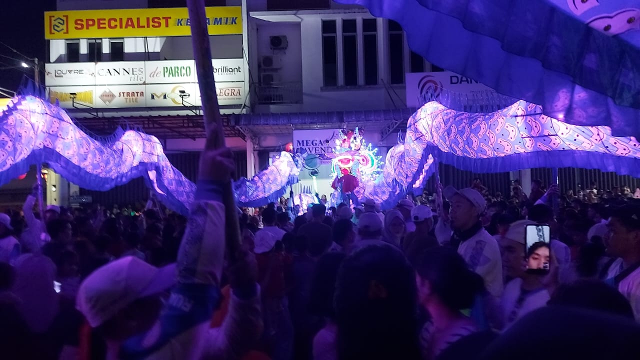 Tarian naga di Desa Kapur Kubu Raya.