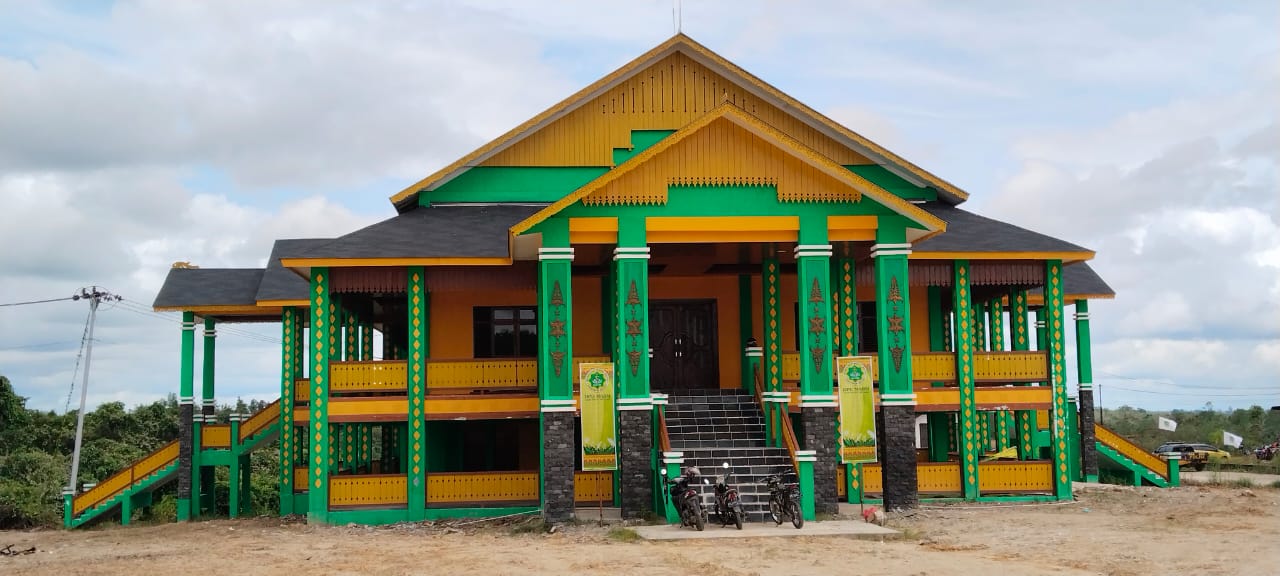 Pemantapan : Rumah Adat Melayu Kabupaten Melawi, jalan provinsi KM 07 Kecamatan Nanga Pinoh dalam tahap pemantapan.