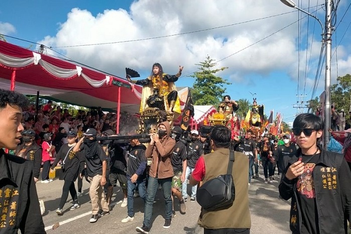 TATUNG: Pawai tatung dalam puncak Cap Go Meh di Bengkayang.
