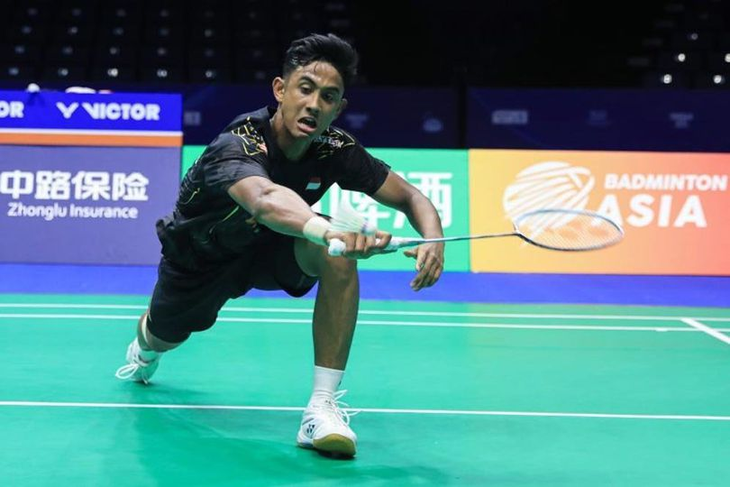 MENANG: Alwi Farhan saat berlaga di Badminton Asia Mixed Team Championships 2025. Hari ini, Indonesia akan melawan Malaysia.