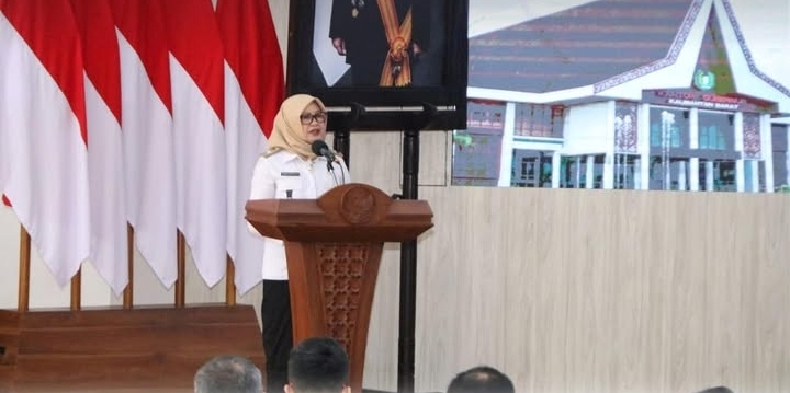 KONSULTASI PUBLIK: Linda Purnama saat membuka forum Konsultasi Publik RKPD Kalbar 2026, Rabu (12/2).