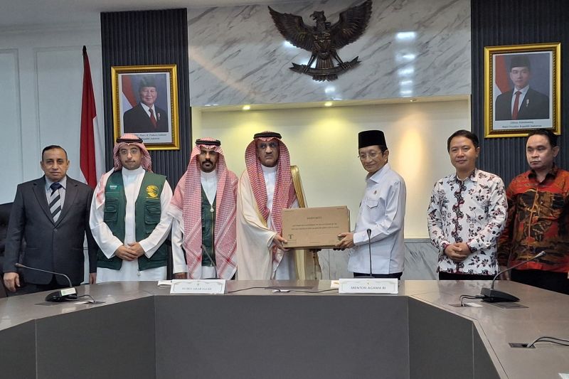 Menteri Agama RI Nasaruddin Umar pada Jumat (14/2/2025) menerima kurma dari Raja Salman dari Arab Saudi yang diwakilkan oleh Duta Besar Kerajaan Arab Saudi Faisal bin Abdullah Al-Amudi.