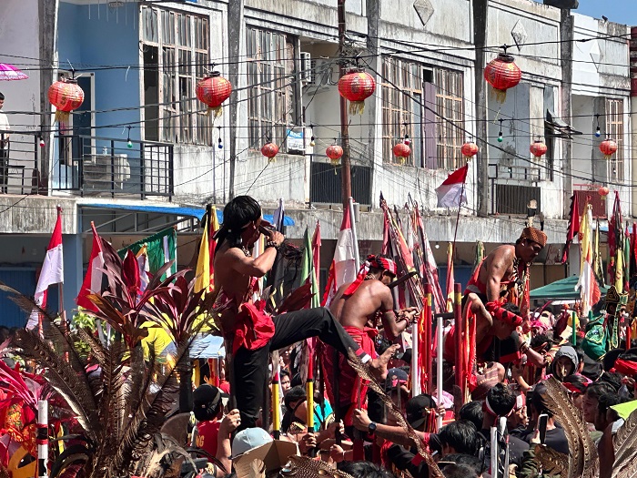 CAP GOH MEH: Kemeriahan Cap Go Meh di Sungai Pinyuh.