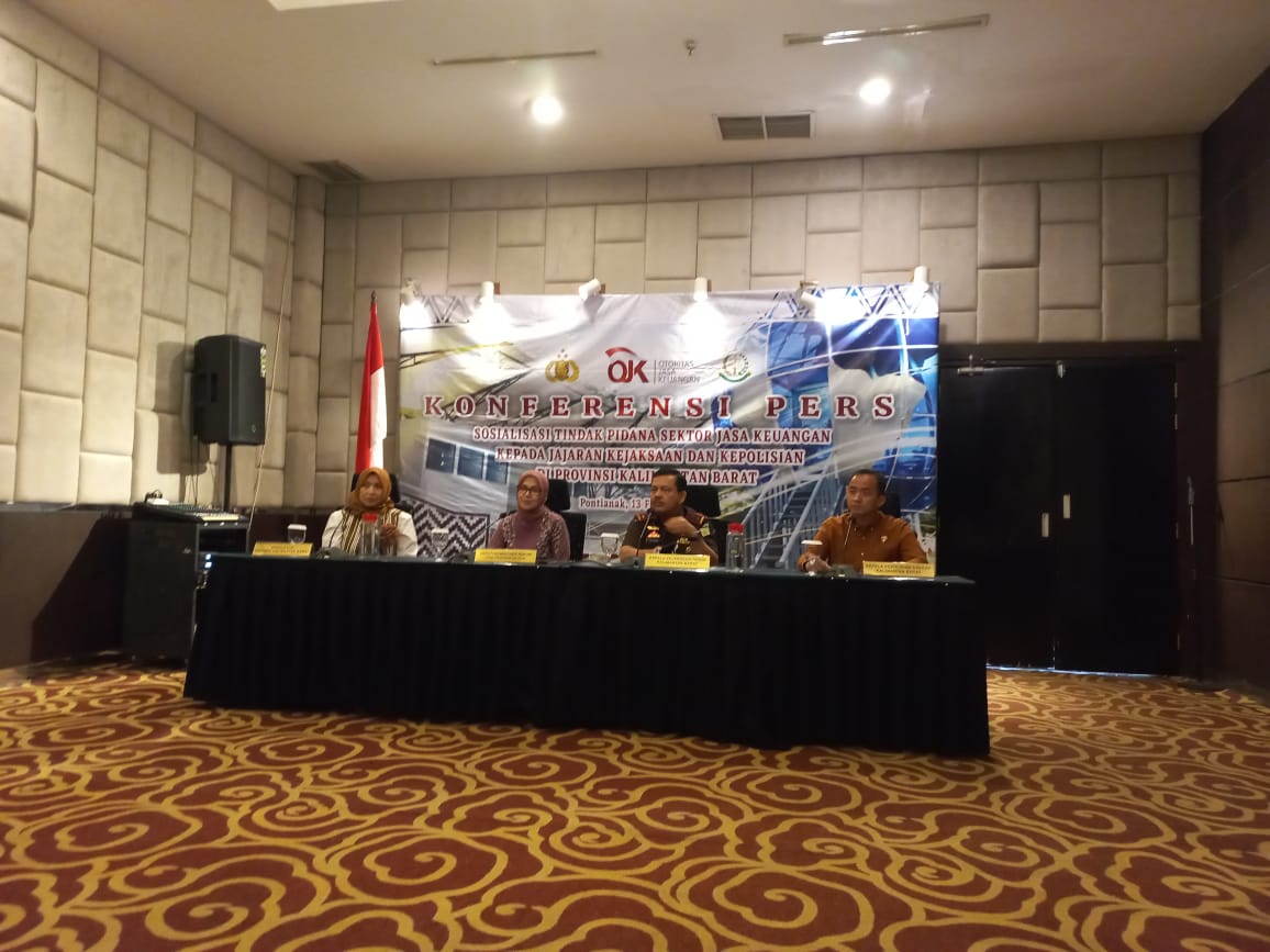 PAPARAN : Kegiatan Konferensi Pers Sosialisasi Tindak Pidana Sektor Jasa Keuangan yang dilakukan oleh OJK, bersama Kejati dan Polda Kalbar dilaksanakan di Hotel Mercure Pontianak, Kamis (13/2).